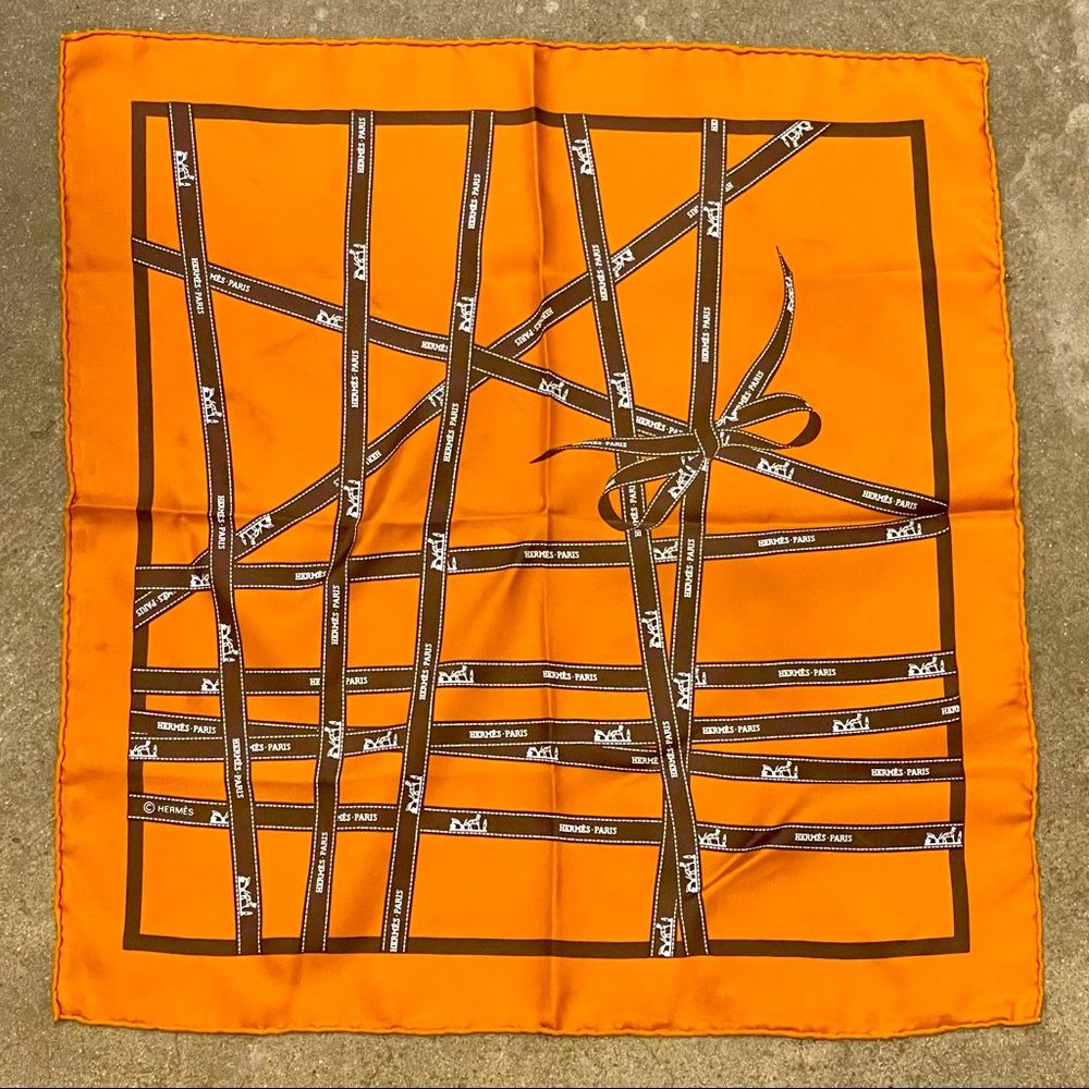 🚫sold🚫Authentic Hermès Silk square scarf